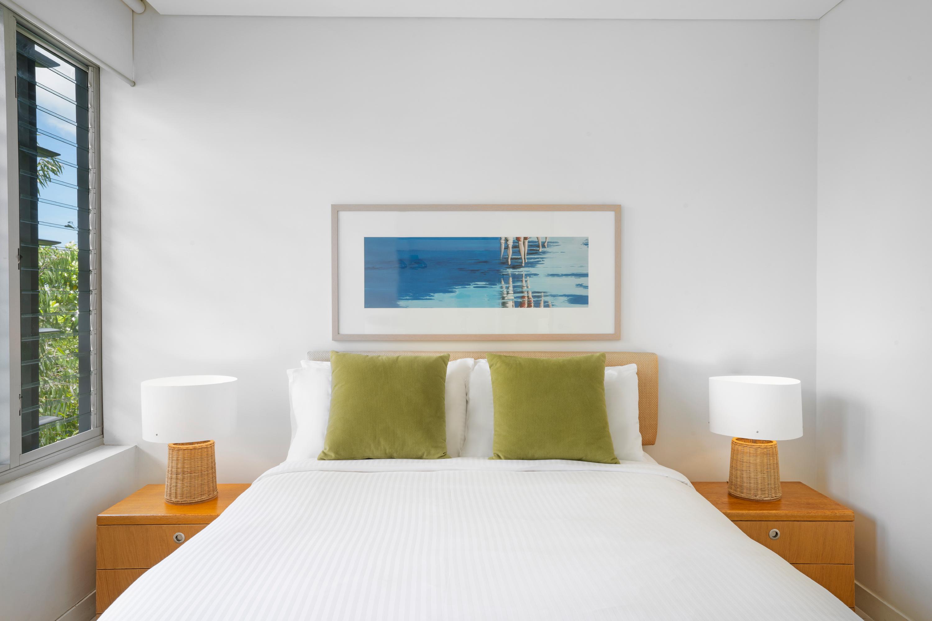 ホテル ペッパーズ ブルー オン ブルー Nelly Bay エクステリア 写真 A bedroom at the hotel
