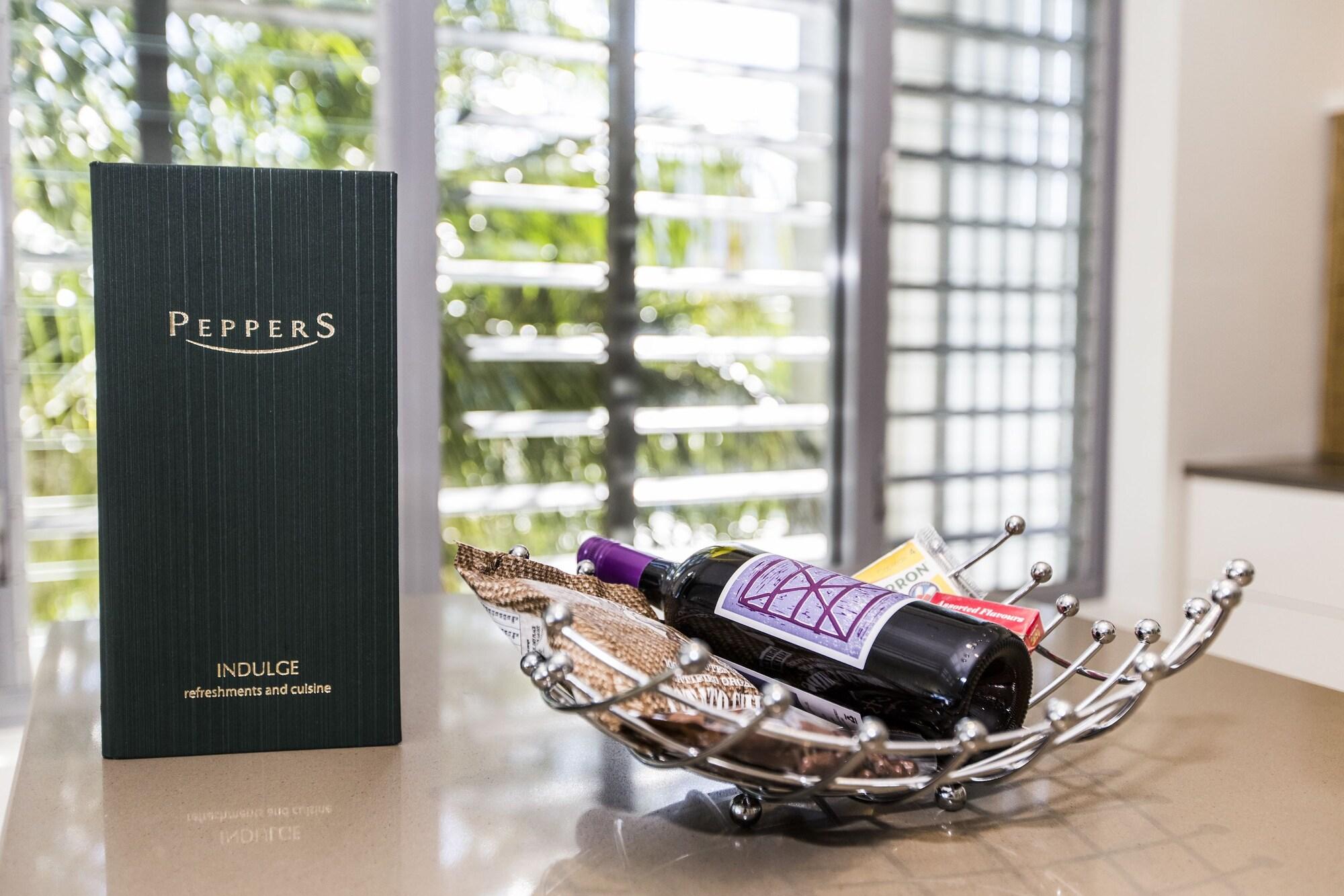 ホテル ペッパーズ ブルー オン ブルー Nelly Bay エクステリア 写真 Pepper's menu