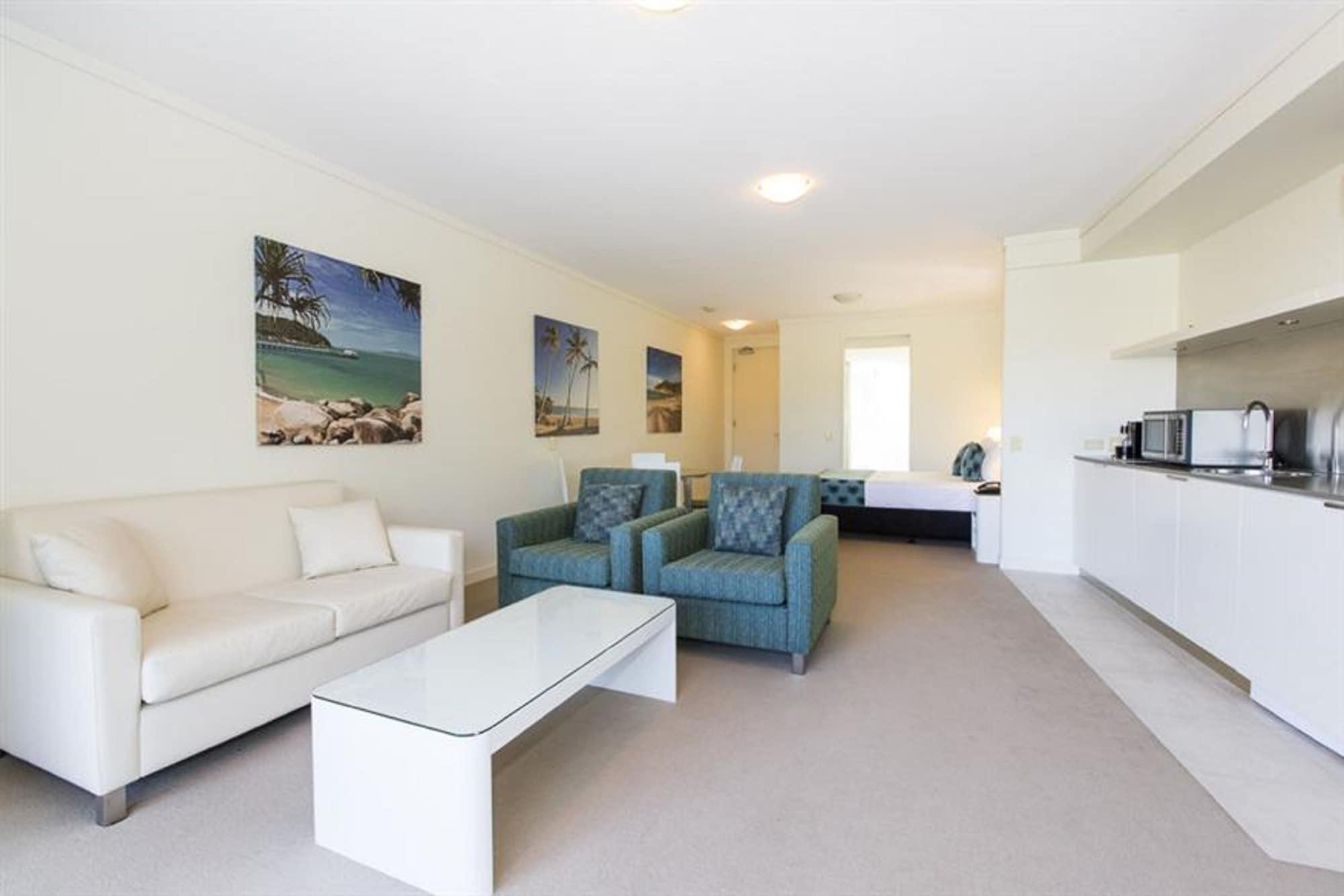 ホテル ペッパーズ ブルー オン ブルー Nelly Bay エクステリア 写真 Studio apartment
