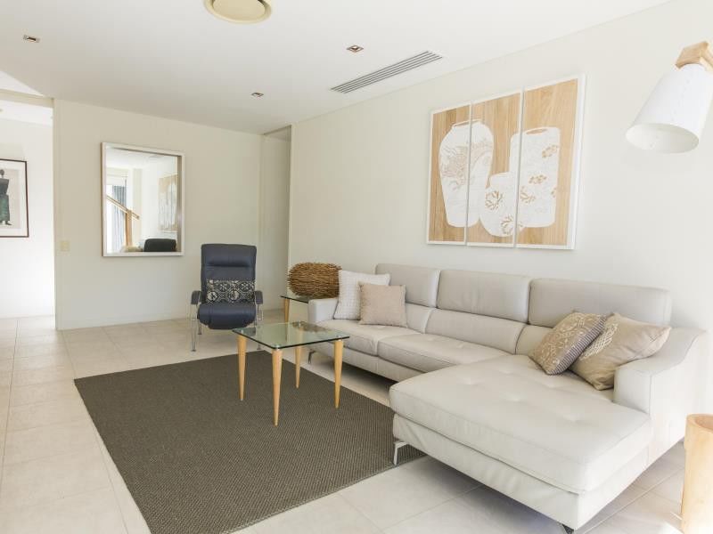 ホテル ペッパーズ ブルー オン ブルー Nelly Bay エクステリア 写真 A living room