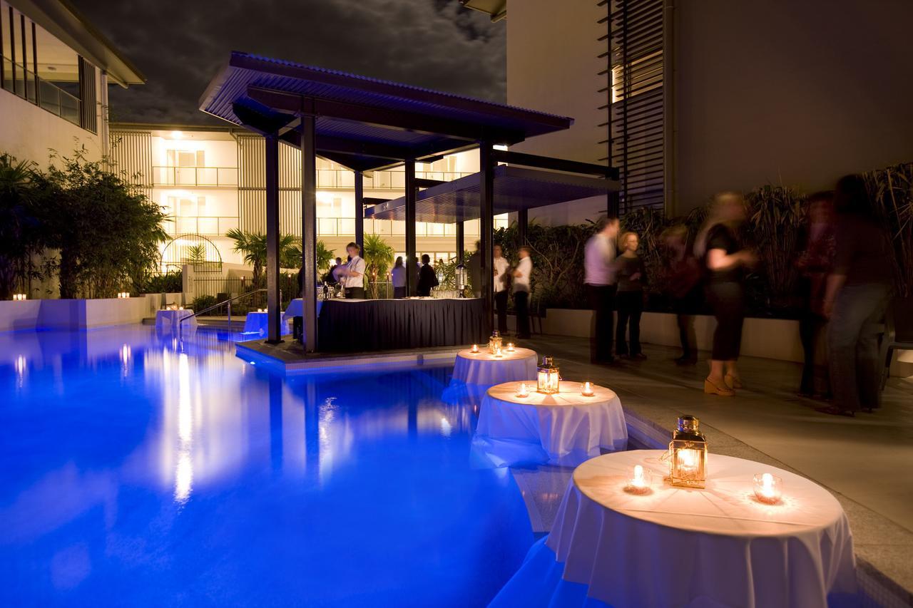 ホテル ペッパーズ ブルー オン ブルー Nelly Bay エクステリア 写真 The pool at the hotel